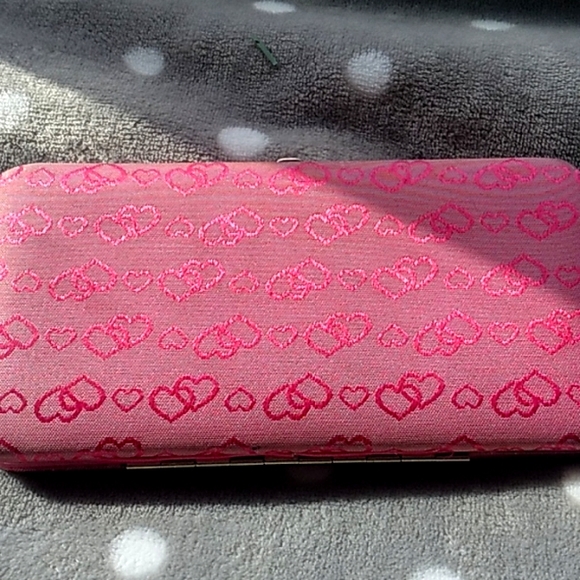 (Free with Bundle) Hinged Heart Pattern Wallet - Picture 1 of 3